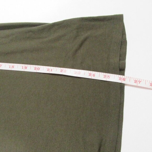 Green short Sleeve V-Neck
New - Picture 7 of 7